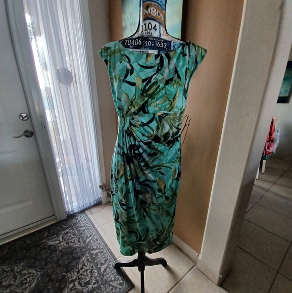 Architect Dresses & Skirts - Architect Green and Black Ruched Sheath Midi Dress